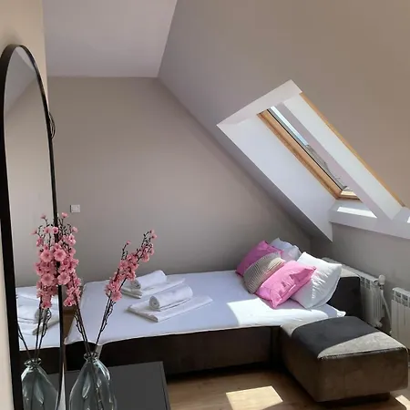 Sofia-cherkovna Nest Апартамент София